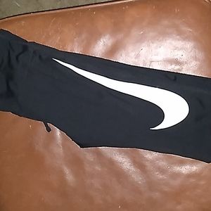 Black Nike leggings
